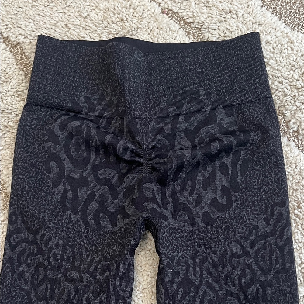 Gymshark Women's Black Patterned Leggings - Picture 5 of 6